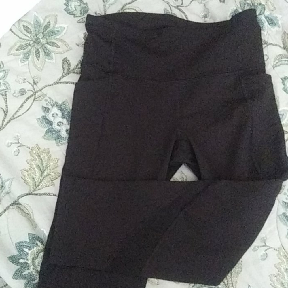 NWOT Old Navy Elevate leggings, crop length, sz M
